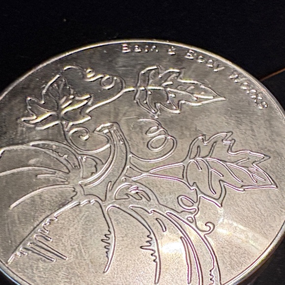 Bath & Body Works Hot Cocoa & Cream Candle - White and Silver - Picture 3 of 3